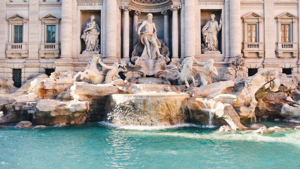Peste 1 milion de euro anual sunt aruncați de turiști în Fontana di Trevi. Ce se întâmplă cu banii?