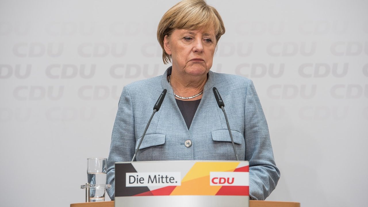 Angela Merkel doreşte îmbunătăţirea relaţiilor cu Rusia în pofida atacurilor cibernetice