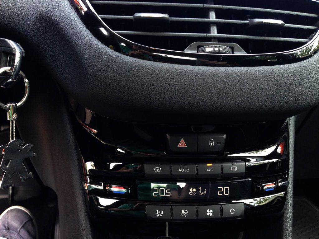 Peugeot 208 facelift - Imagine 7