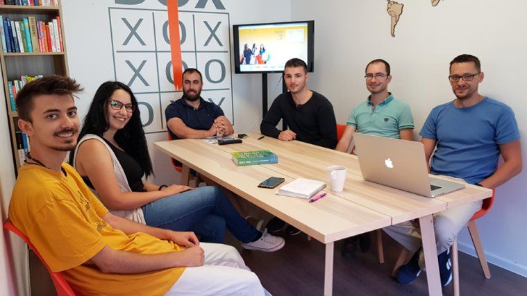 Beez, startup-ul din Alba Iulia care vrea sa ii invete pe romani sa economiseasca cand fac shopping si sa le dezvolte educatia financiara