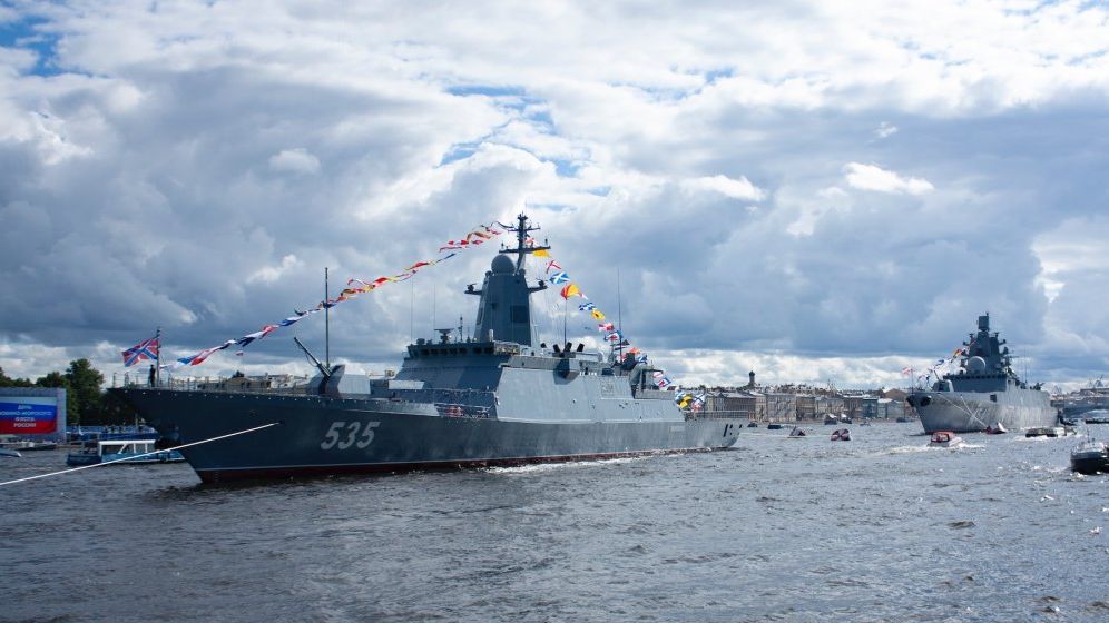 Rusia a lansat un exercițiu militar naval care include 50 de nave și 30 de avioane la granița NATO