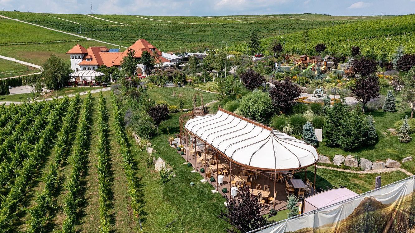 GALERIE FOTO | Top castele, palate și conace în care te poți caza în România