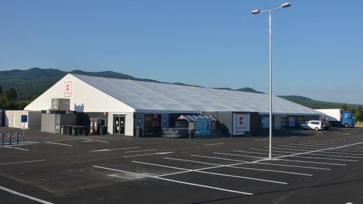 Inaugurare inedita: Kaufland deschide un hipermarket intr-un cort