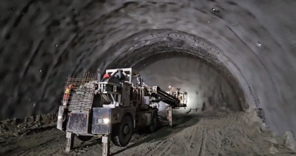 Cum arată primul tunel real de autostradă din România - Imagine 7