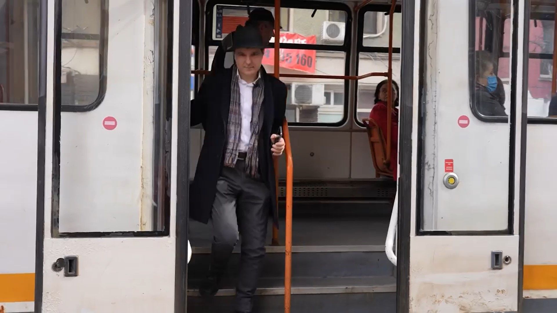 VIDEO: Nicușor Dan ne arată cum putem urmări vehiculele STB în timp real pe Google Maps