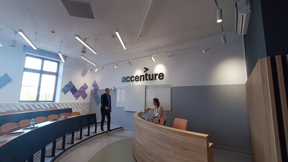 Accenture investește peste 200.000 de doalri într-un laborator la ASE. „Ne dorim să fie un birou de traducere de la teorie la practică”