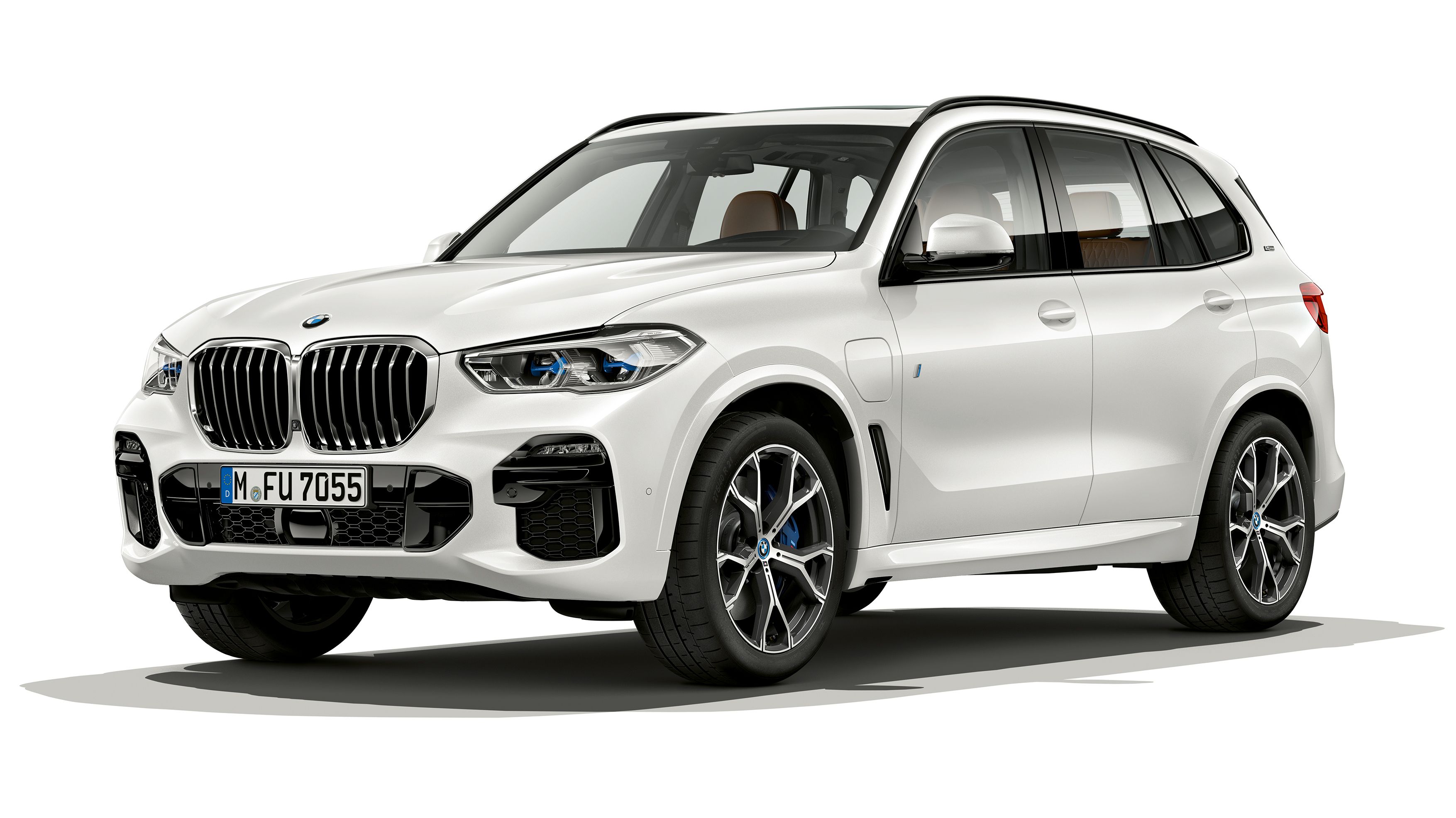 A doua generatie BMW X5 xDrive45e iPerformance poate rula electric pana la o viteza de 140 km/h