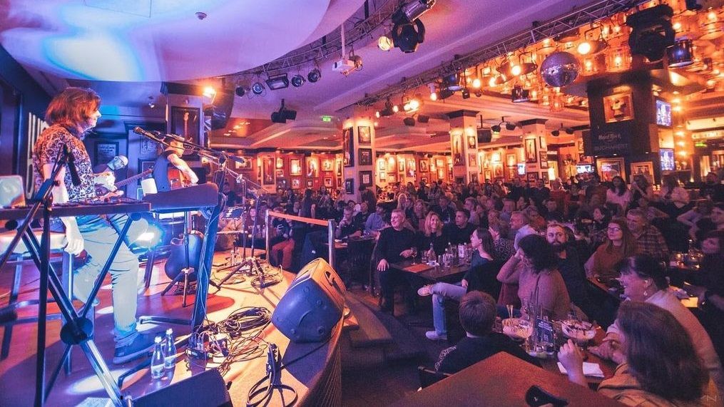 Restaurante digitale: Hard Rock Cafe - cum fac echipă livrările și tehnologia cu un restaurant cunoscut pentru decor și concerte