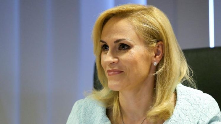 Gabriela Firea promoveaza mersul cu bicicleta. Cui redirectioneaza 2% din impozitul pe venit
