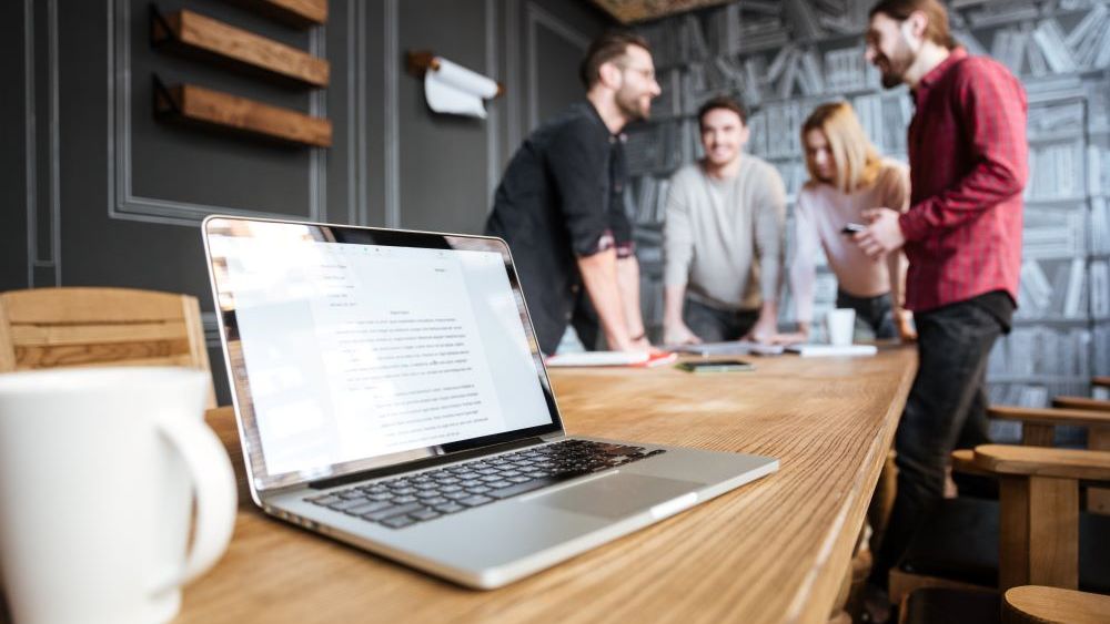 Ghid de eficiență pentru start-up-uri: Cum să reduci costurile administrative ale biroului fără a compromite calitatea