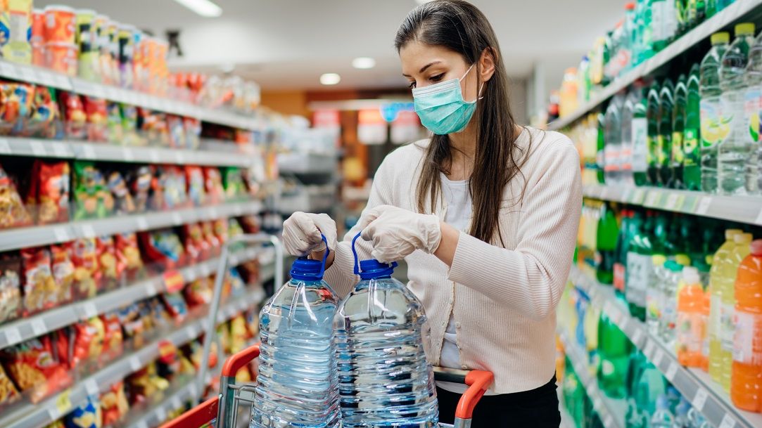 Anglia: Supermarketurile nu vor să ”facă pe polițiștii” cu cei care nu poartă mască în unitățile lor