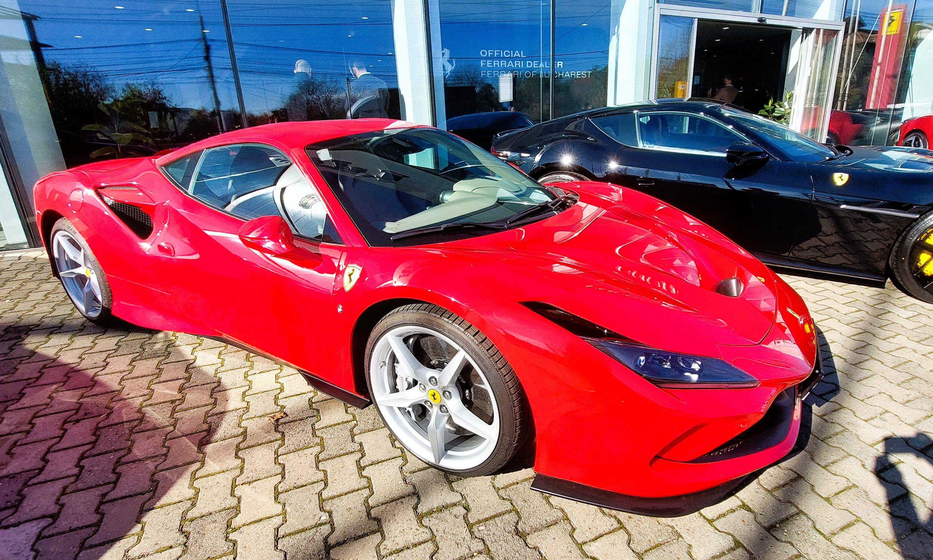 GALERIE FOTO | Ferrari a inaugurat showroom-ul de la București și a adus în premieră noul model Amalfi - Poza 51