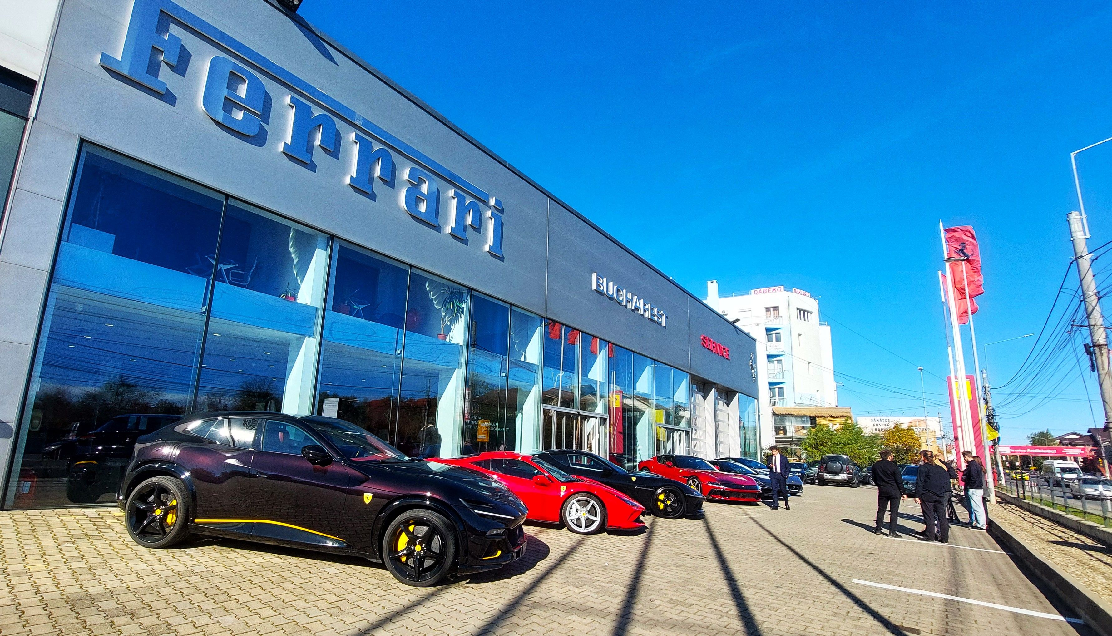 GALERIE FOTO | Ferrari a inaugurat showroom-ul de la București și a adus în premieră noul model Amalfi - Poza 48