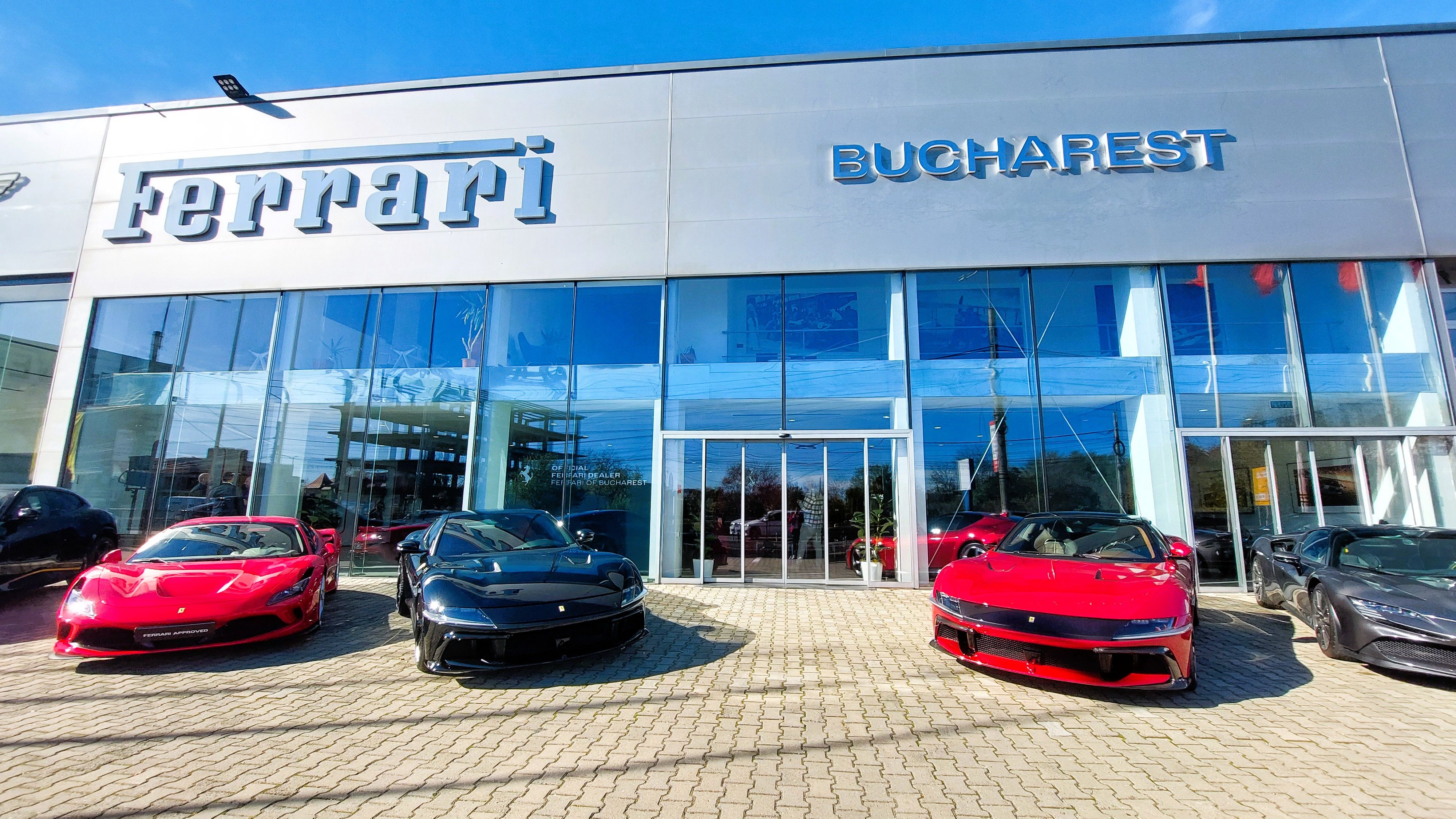 GALERIE FOTO | Ferrari a inaugurat showroom-ul de la București și a adus în premieră noul model Amalfi - Poza 45