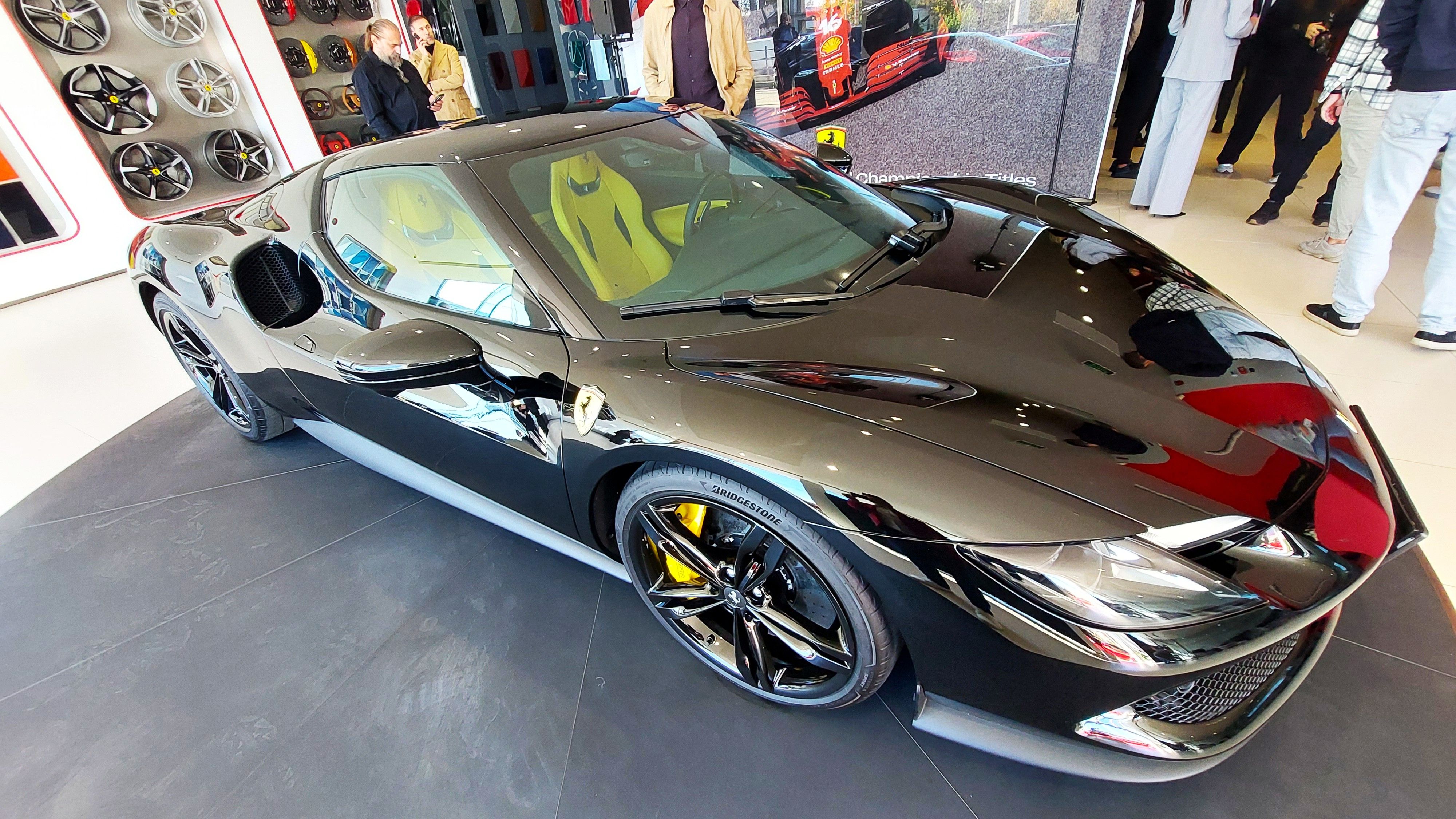 GALERIE FOTO | Ferrari a inaugurat showroom-ul de la București și a adus în premieră noul model Amalfi - Poza 41