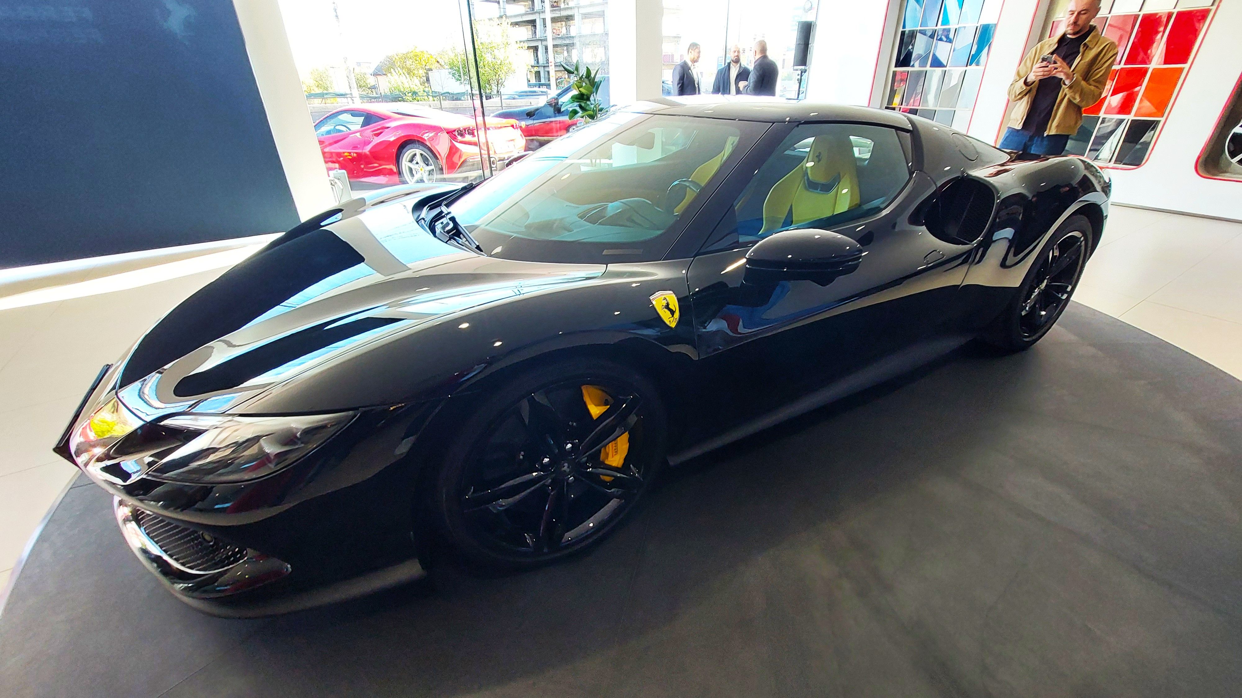 GALERIE FOTO | Ferrari a inaugurat showroom-ul de la București și a adus în premieră noul model Amalfi - Poza 40