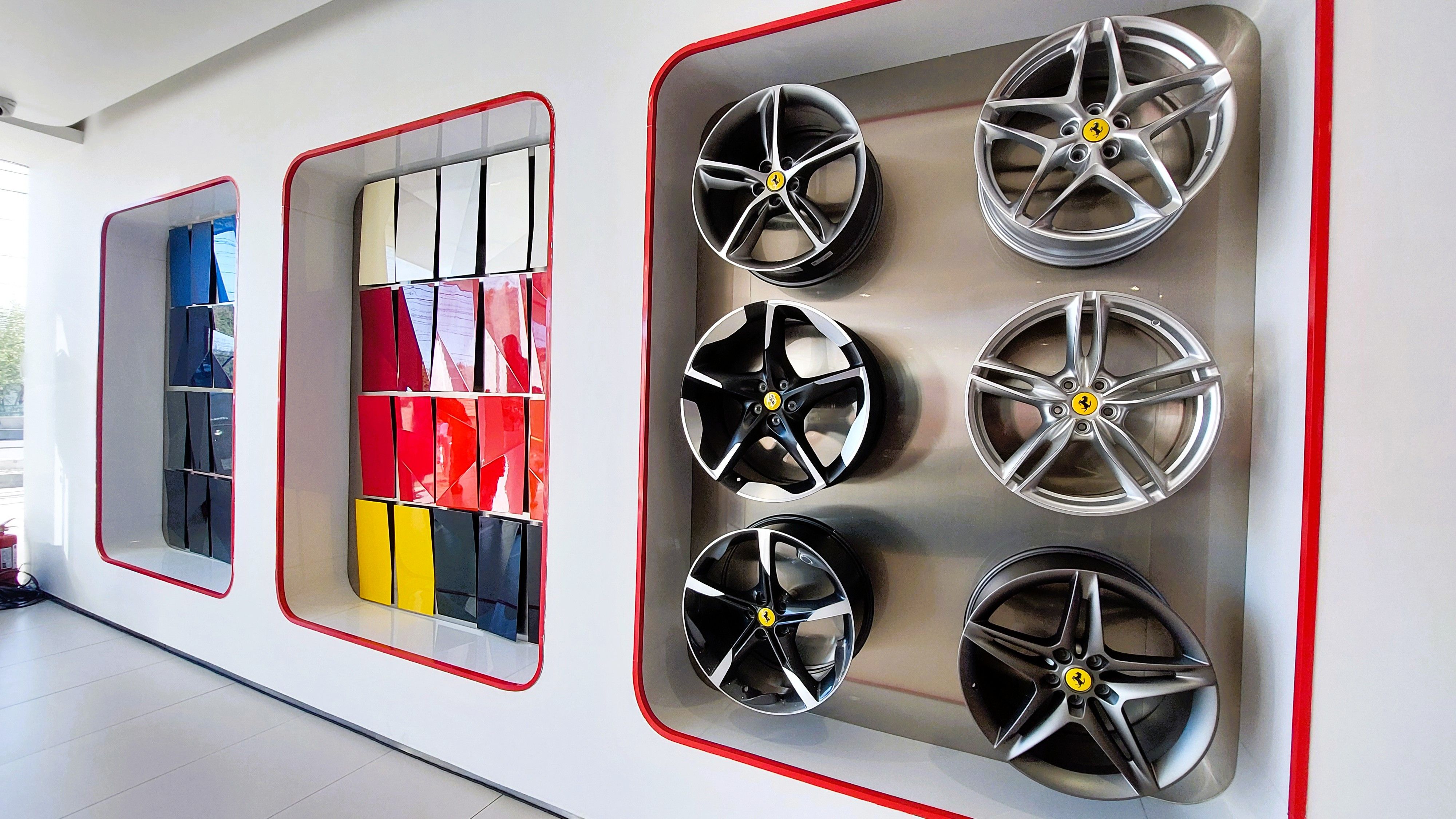 GALERIE FOTO | Ferrari a inaugurat showroom-ul de la București și a adus în premieră noul model Amalfi - Poza 39