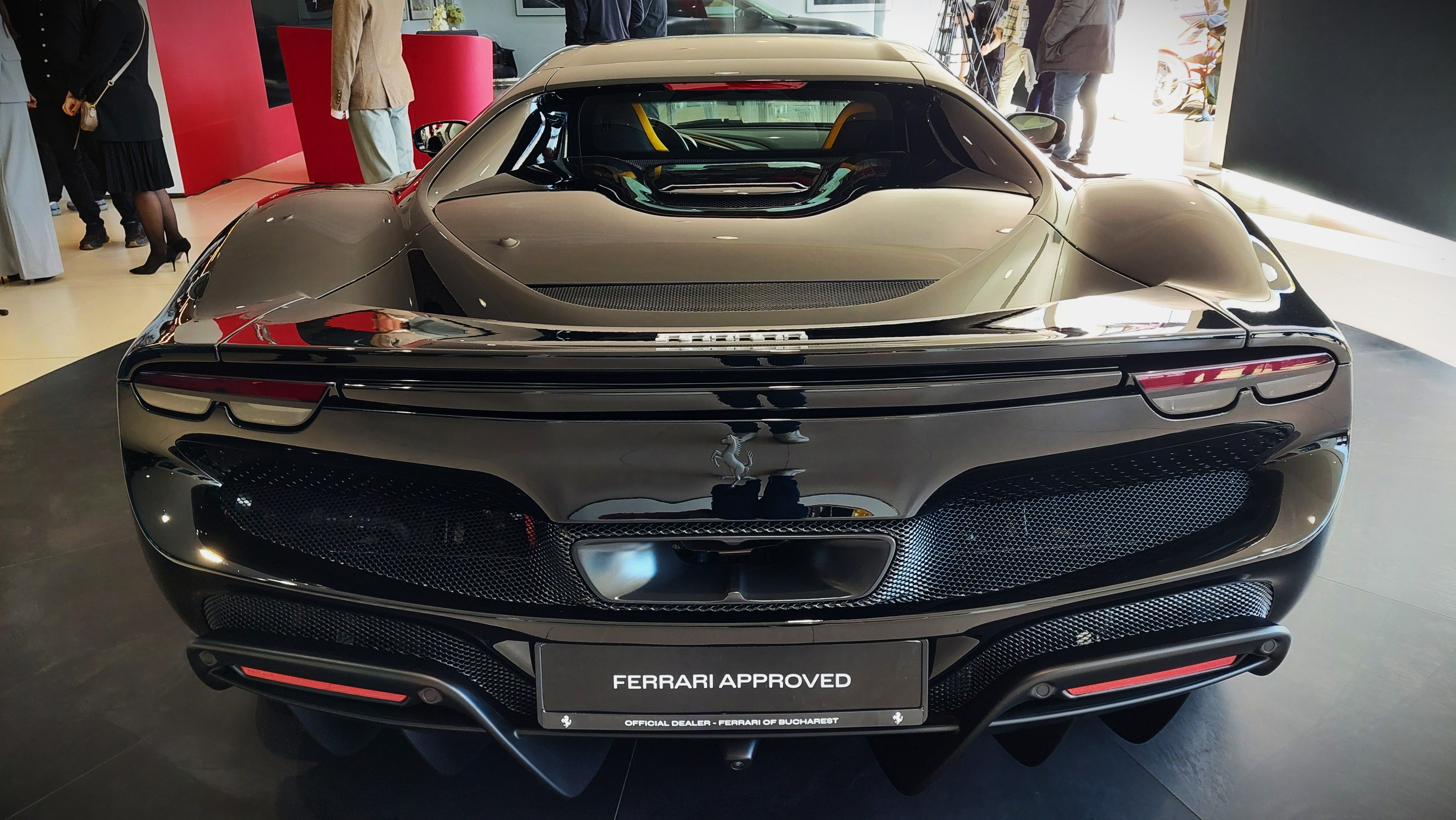 GALERIE FOTO | Ferrari a inaugurat showroom-ul de la București și a adus în premieră noul model Amalfi - Poza 37