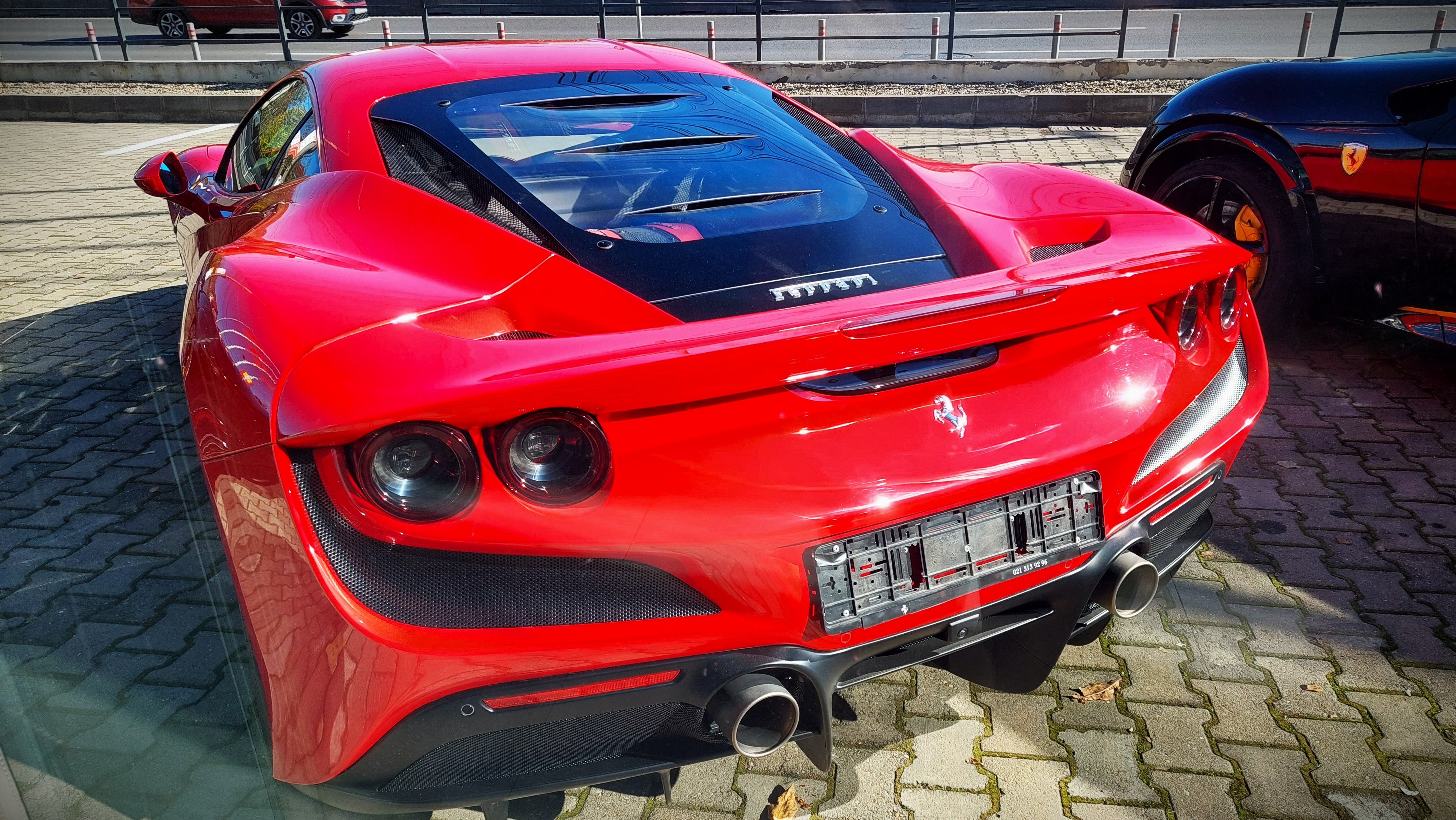 GALERIE FOTO | Ferrari a inaugurat showroom-ul de la București și a adus în premieră noul model Amalfi - Poza 33