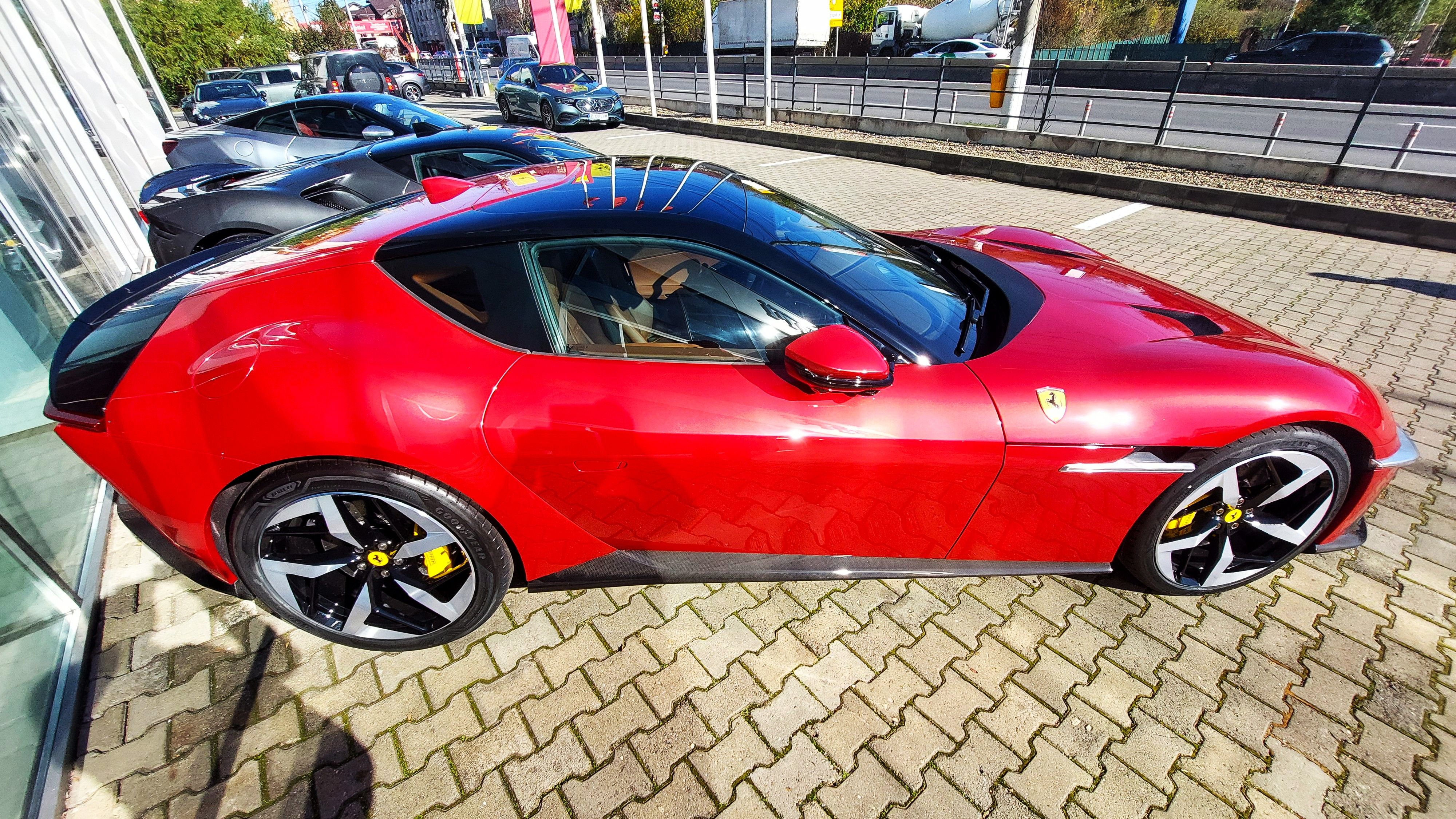 GALERIE FOTO | Ferrari a inaugurat showroom-ul de la București și a adus în premieră noul model Amalfi - Poza 30
