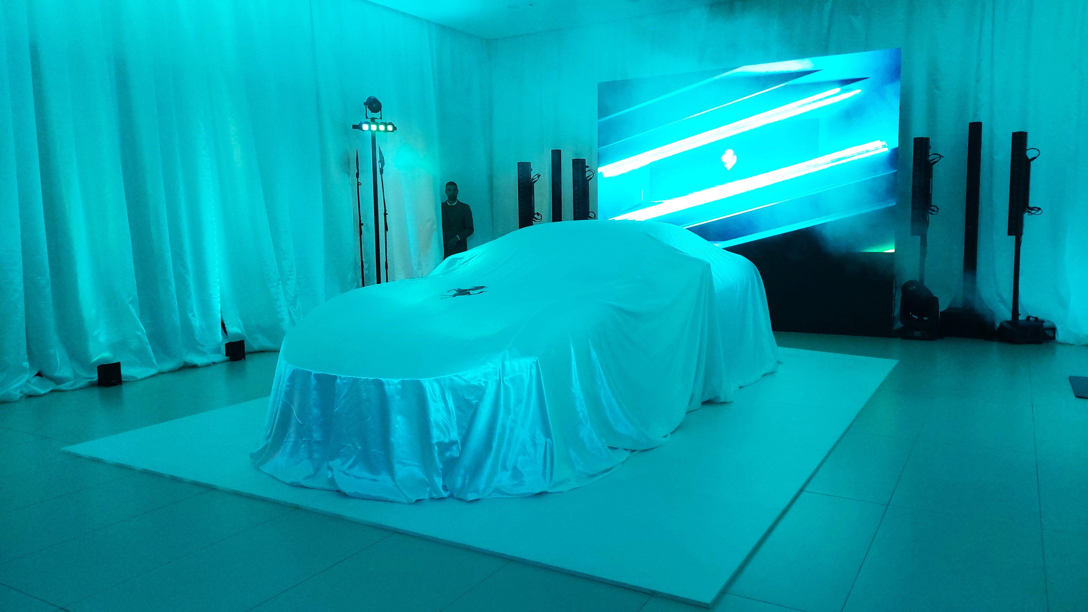 GALERIE FOTO | Ferrari a inaugurat showroom-ul de la București și a adus în premieră noul model Amalfi - Poza 23