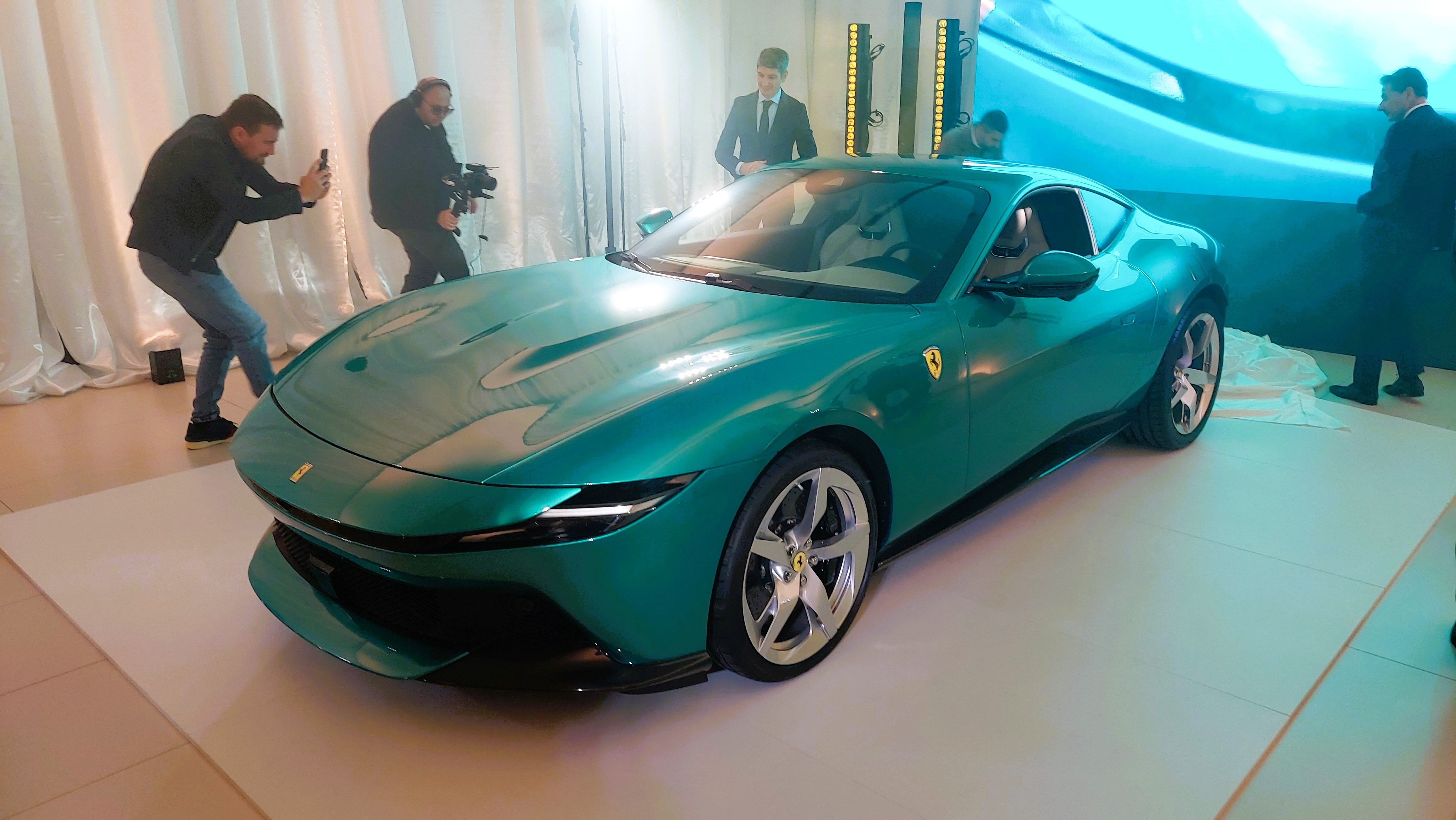 GALERIE FOTO | Ferrari a inaugurat showroom-ul de la București și a adus în premieră noul model Amalfi - Poza 22