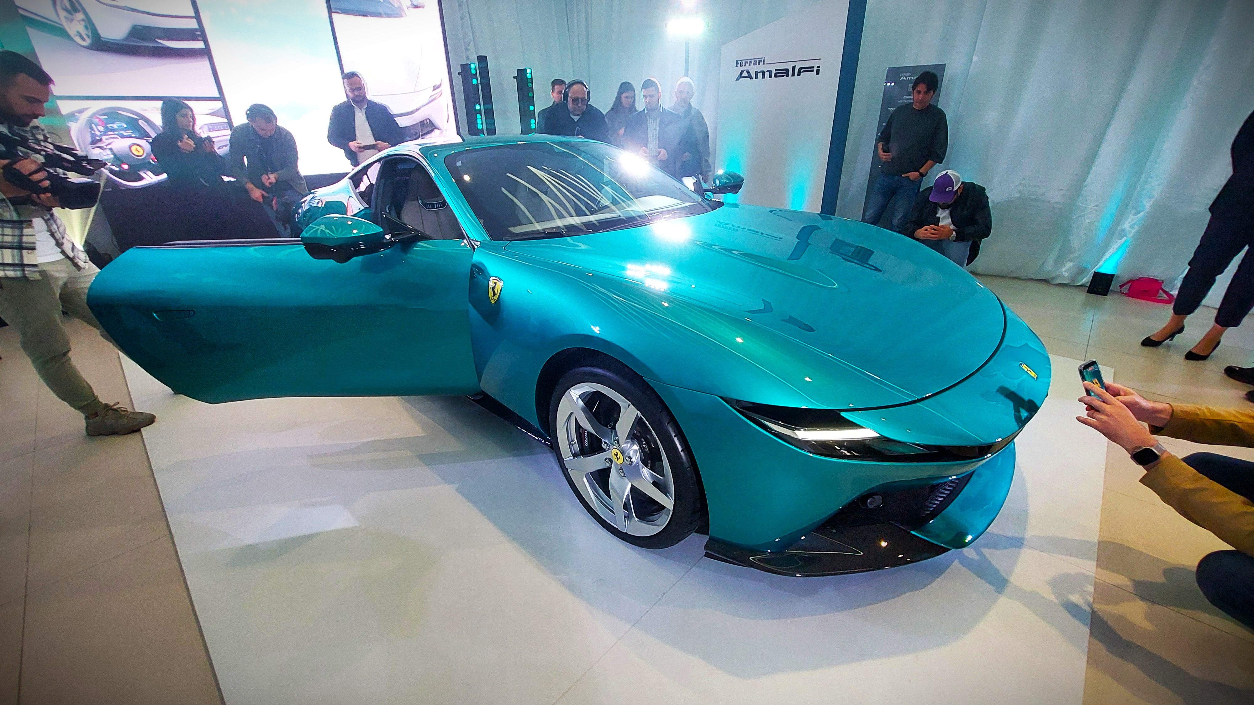 GALERIE FOTO | Ferrari a inaugurat showroom-ul de la București și a adus în premieră noul model Amalfi - Poza 21