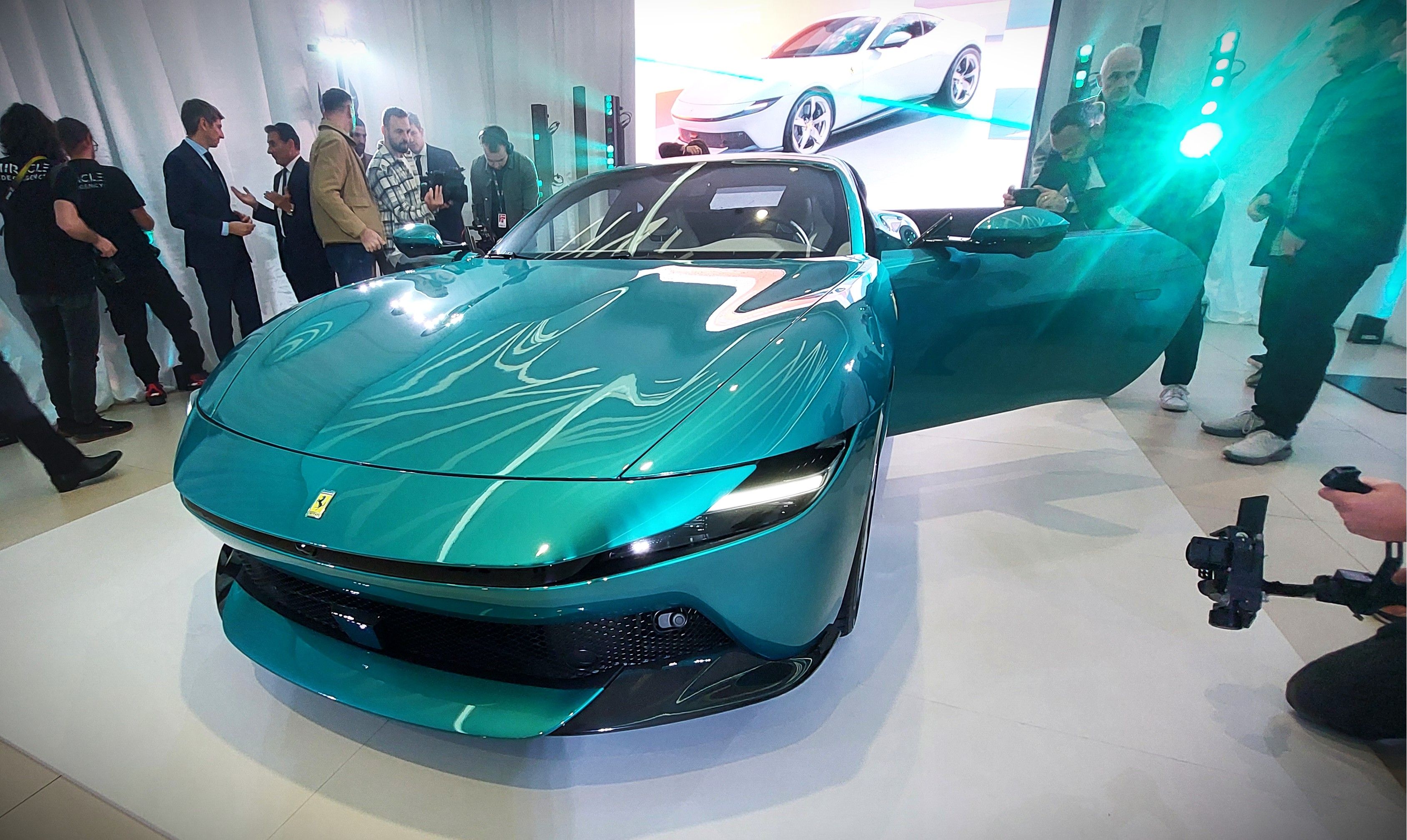GALERIE FOTO | Ferrari a inaugurat showroom-ul de la București și a adus în premieră noul model Amalfi - Poza 18