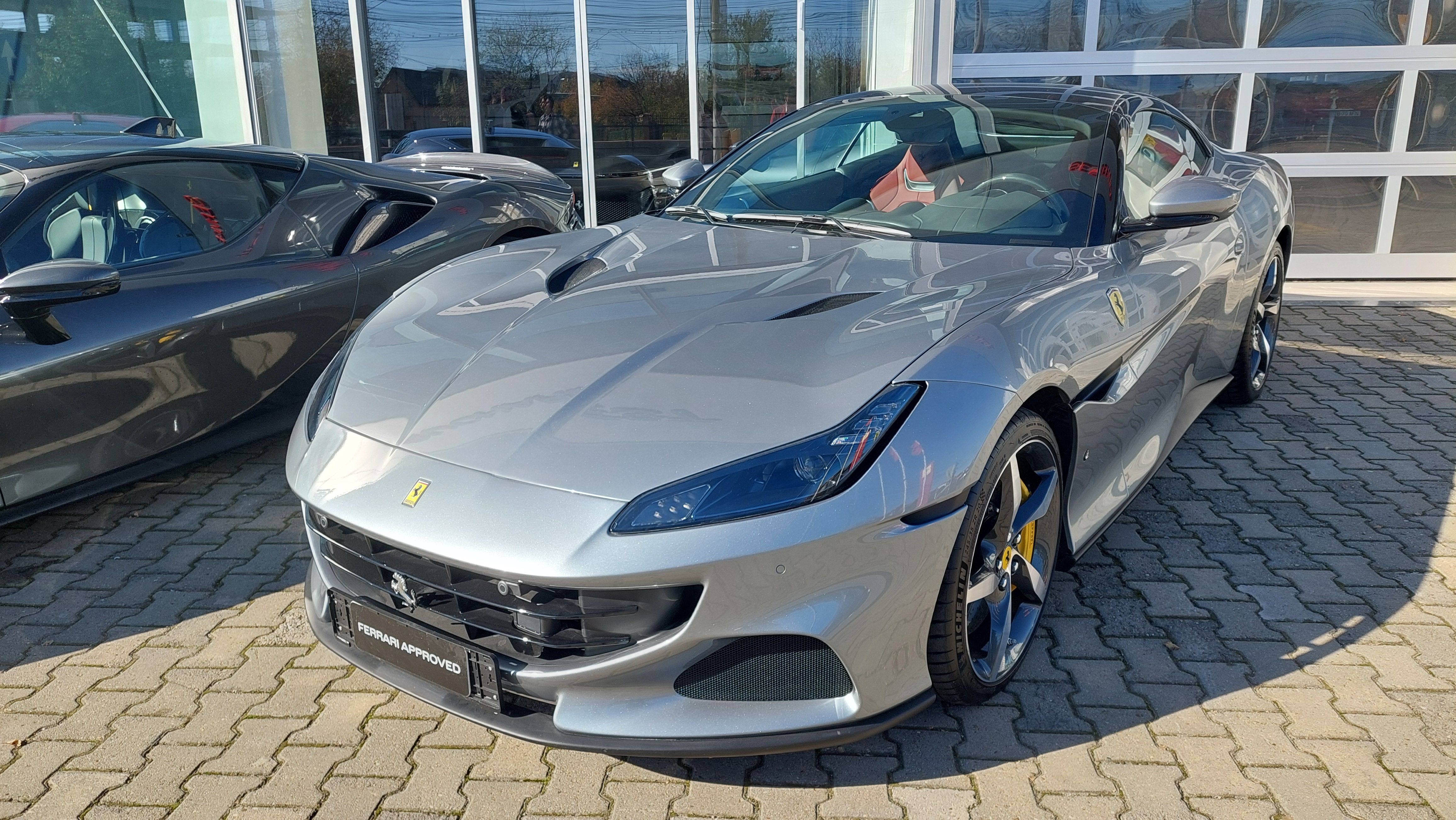 GALERIE FOTO | Ferrari a inaugurat showroom-ul de la București și a adus în premieră noul model Amalfi - Poza 63