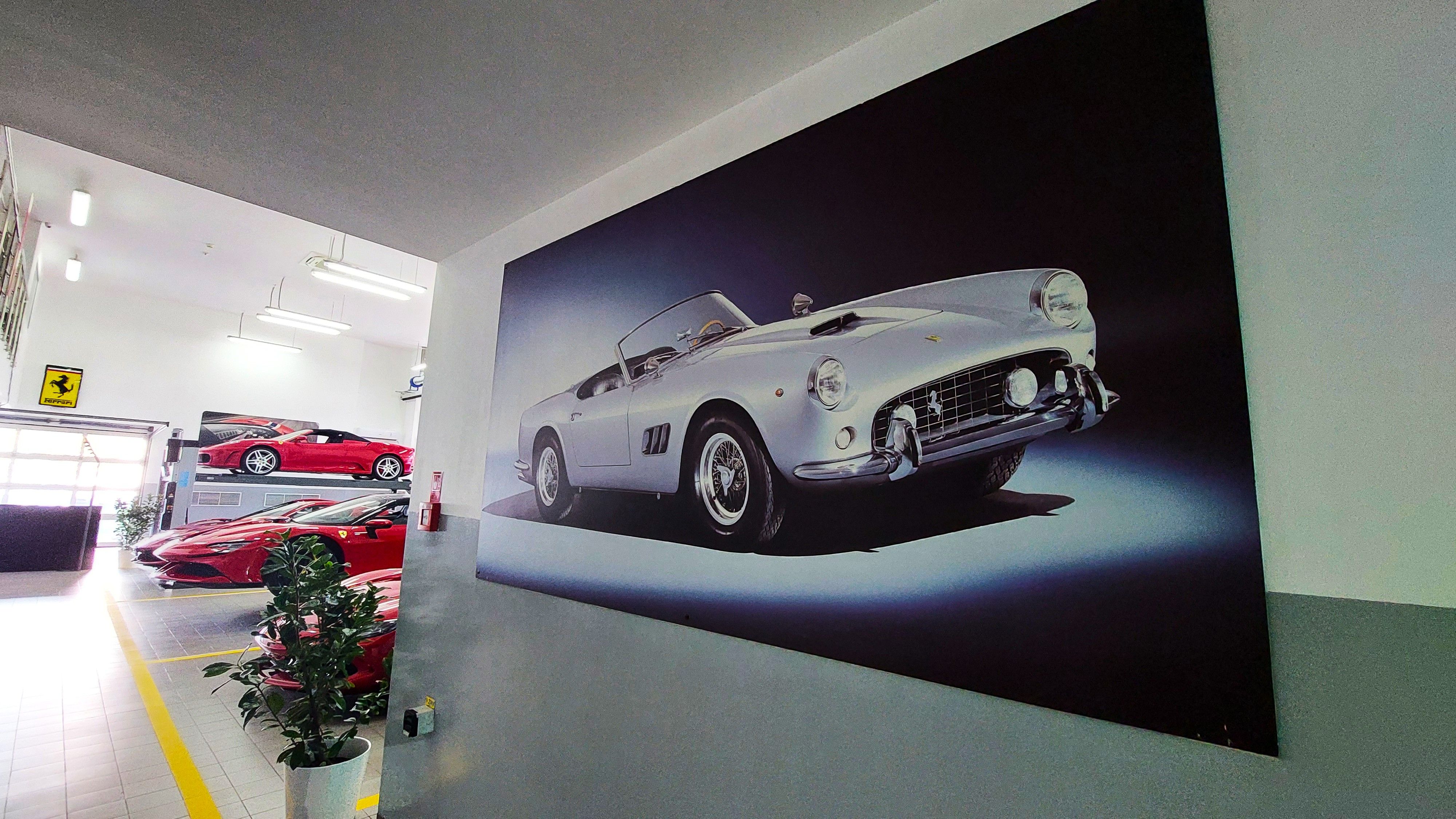 GALERIE FOTO | Ferrari a inaugurat showroom-ul de la București și a adus în premieră noul model Amalfi - Poza 9