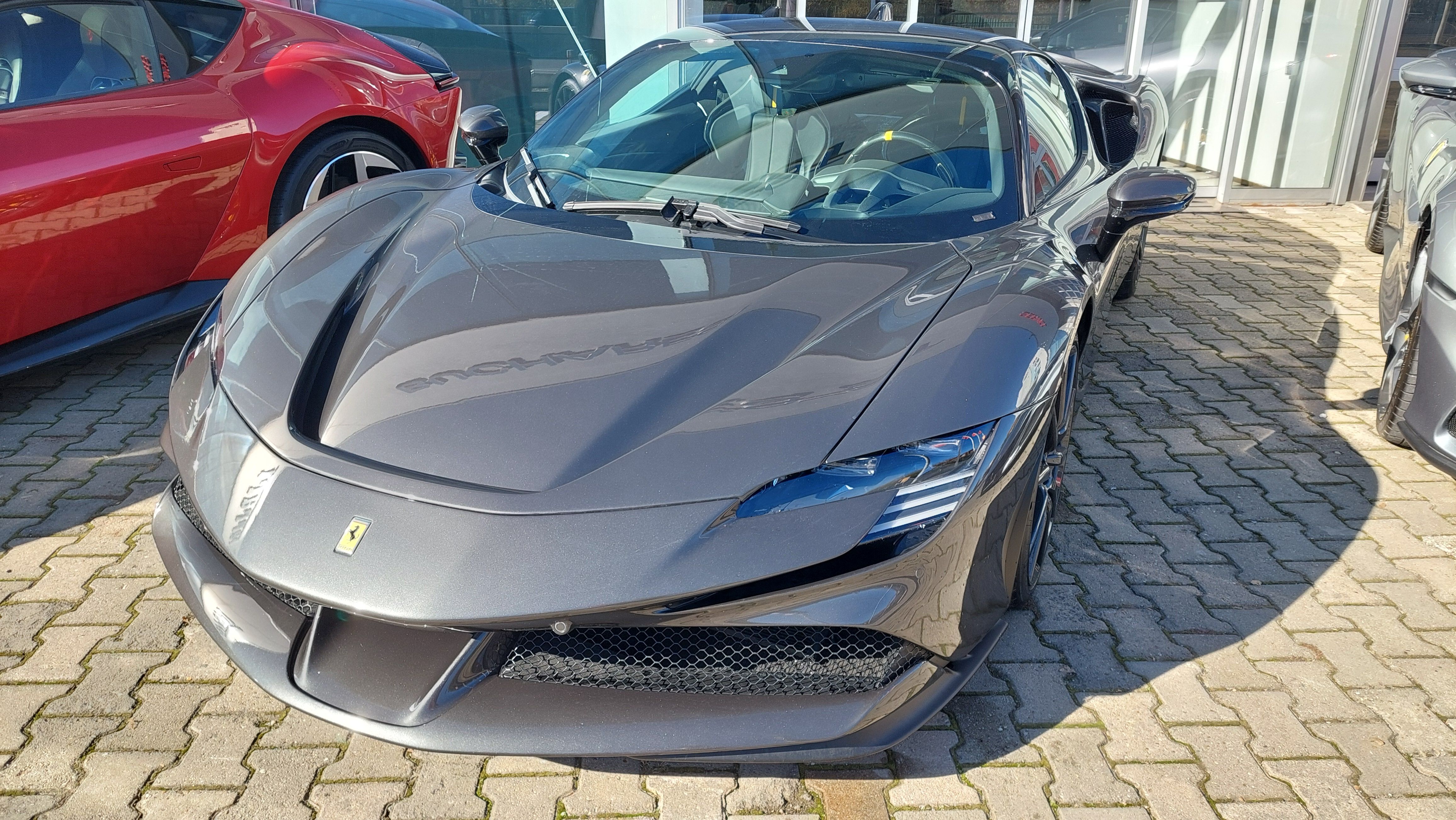 GALERIE FOTO | Ferrari a inaugurat showroom-ul de la București și a adus în premieră noul model Amalfi - Poza 61