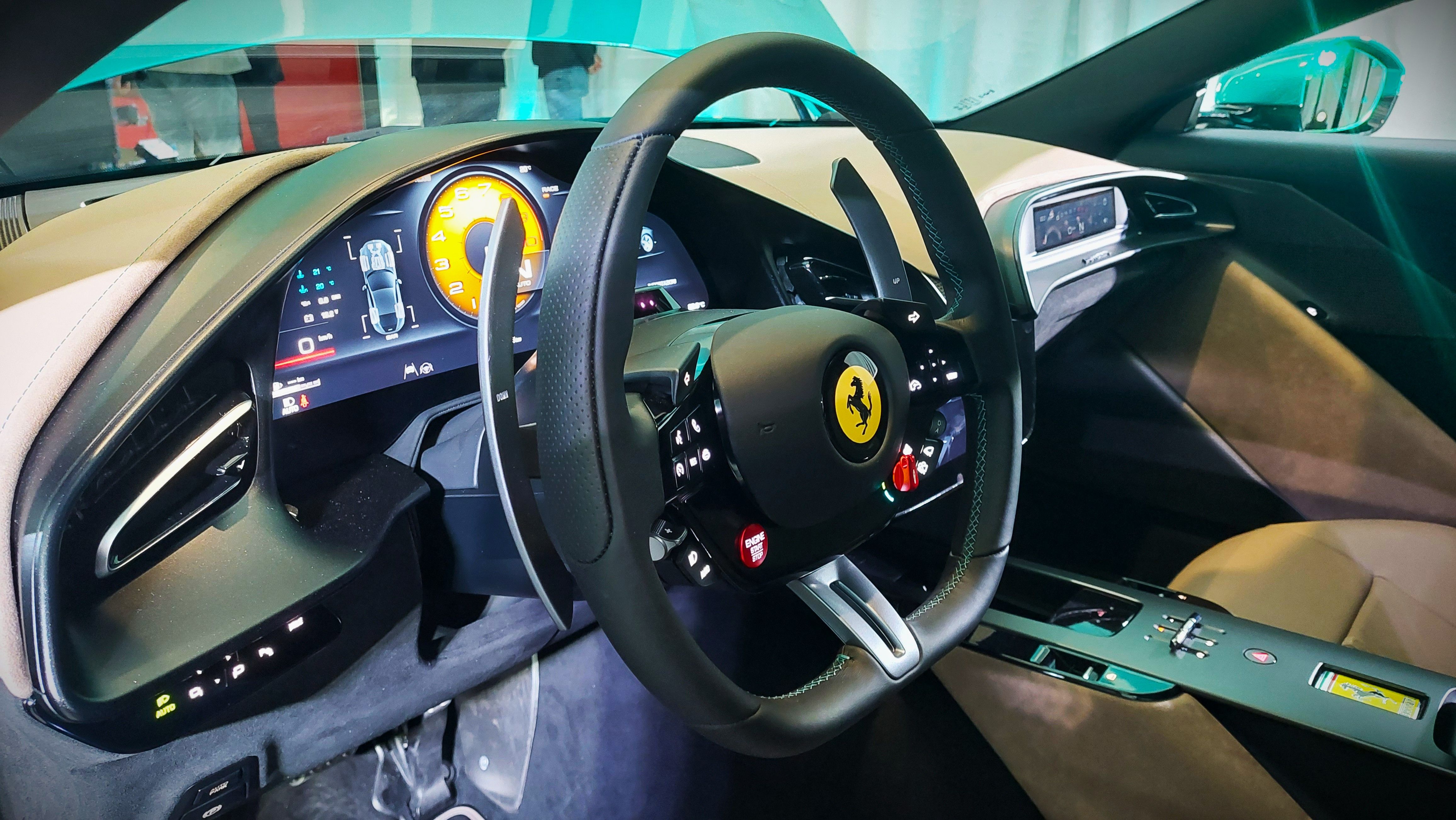 GALERIE FOTO | Ferrari a inaugurat showroom-ul de la București și a adus în premieră noul model Amalfi - Poza 7