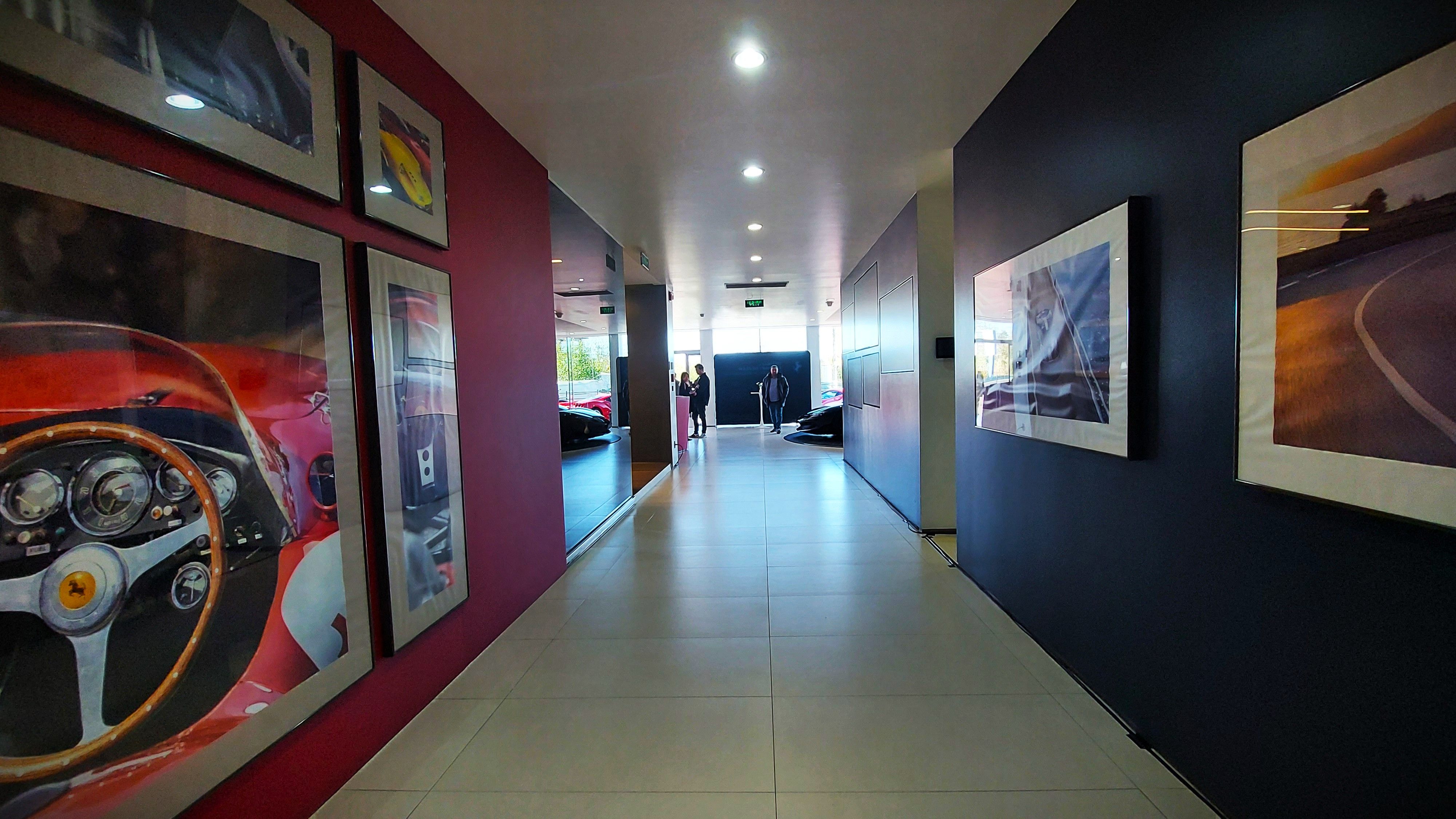 GALERIE FOTO | Ferrari a inaugurat showroom-ul de la București și a adus în premieră noul model Amalfi - Poza 5