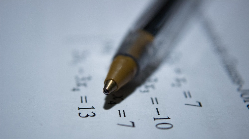 Mai trebuie copiii să învețe tabla înmulțirii? CEO-ul Nvidia spune că AI ar putea schimba răspunsul