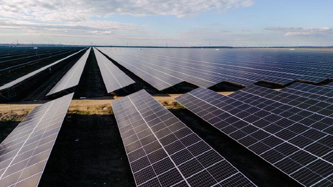 Investiție majoră în energie solară în România: Suntem aproape de finalizarea celui mai mare parc fotovoltaic din Europa de Est