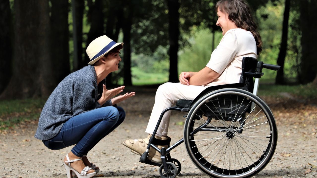 Persoanele cu handicap nu vor mai fi nevoite să meargă la comisii pentru evaluările periodice. Certificatul de handicap devine permanent