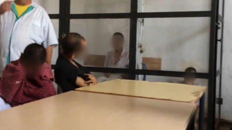 FOTO Pacienti cu dizabilitati, inchisi in custi intr-un spital din Sighetu Marmatiei/ Pintea anunta verificari