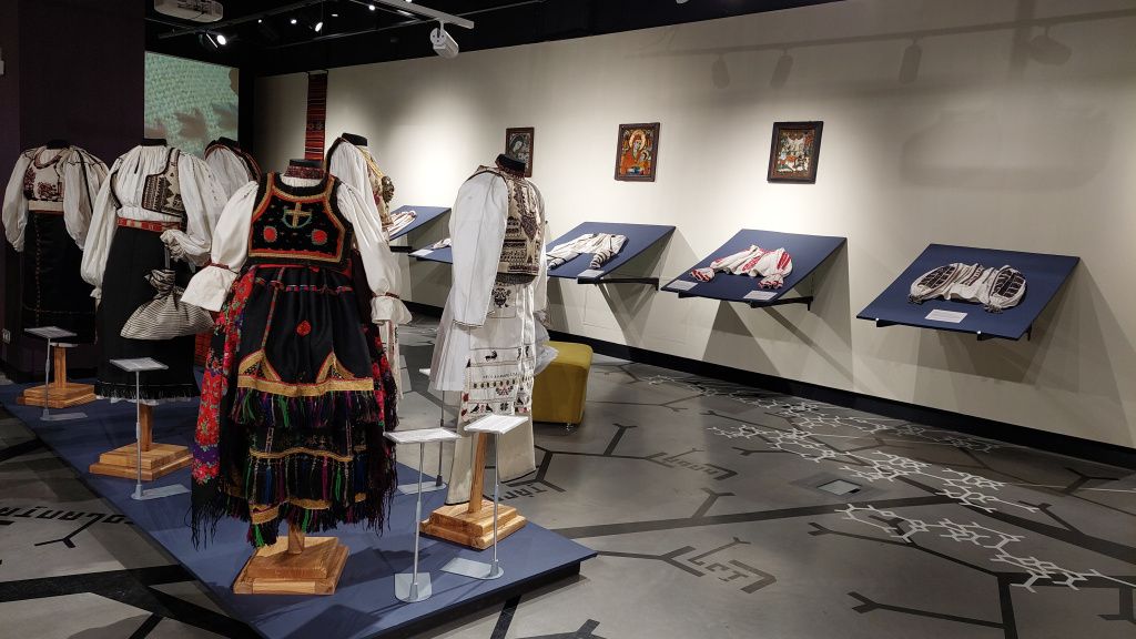 GALERIE FOTO | Cum arată cel mai spectaculos muzeu în aer liber al României - Imagine 113