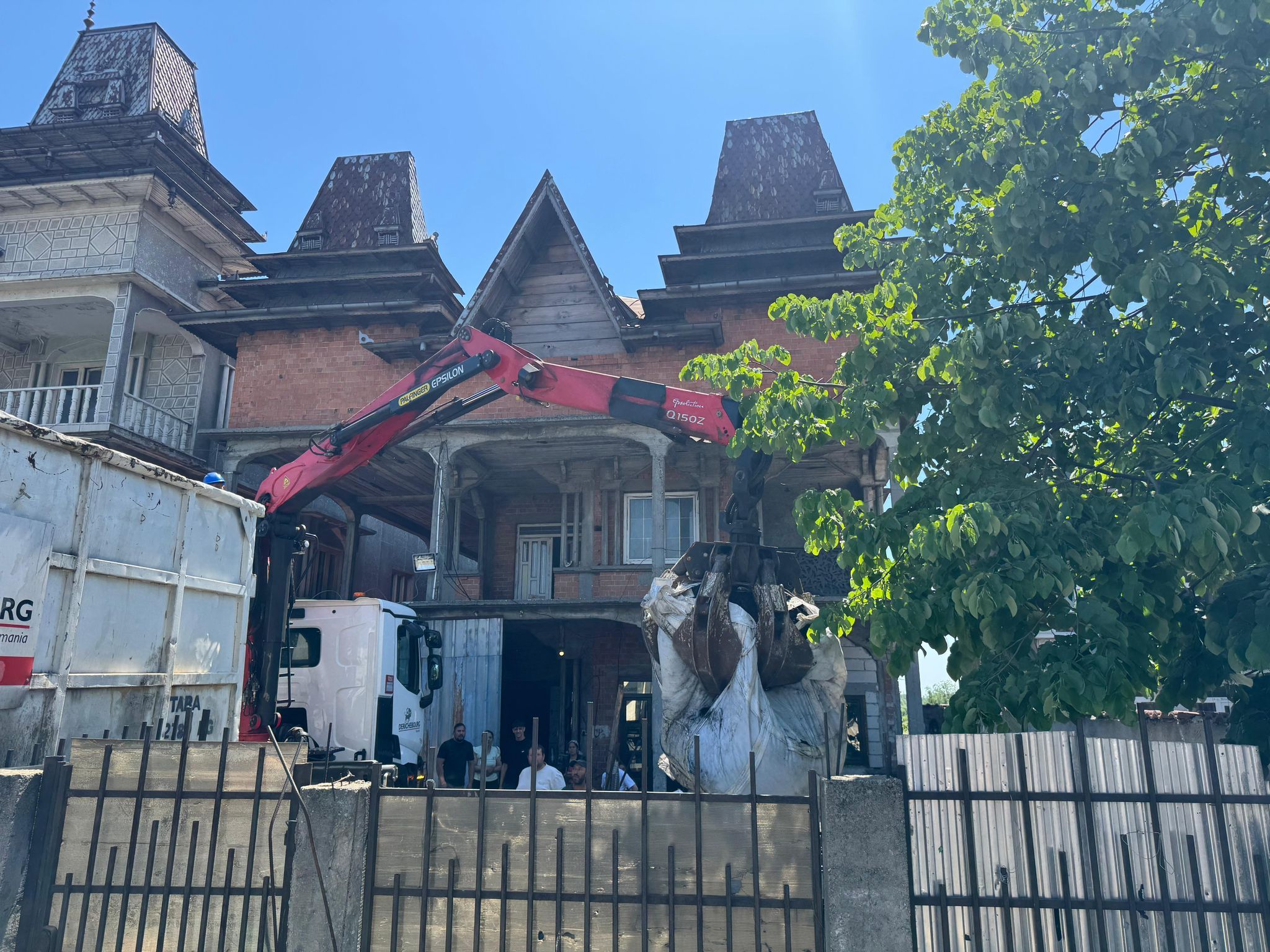 [FOTO] Zeci de tone de deșeuri confiscate la Sintești-Jilava. Buzoianu: ”Vorbim despre un fenomen complex care cere acțiune” - Poza 7