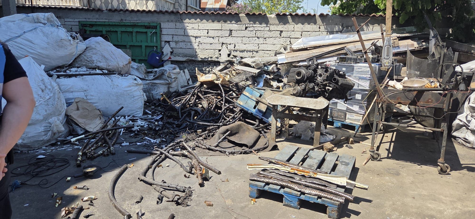 [FOTO] Zeci de tone de deșeuri confiscate la Sintești-Jilava. Buzoianu: ”Vorbim despre un fenomen complex care cere acțiune” - Poza 14