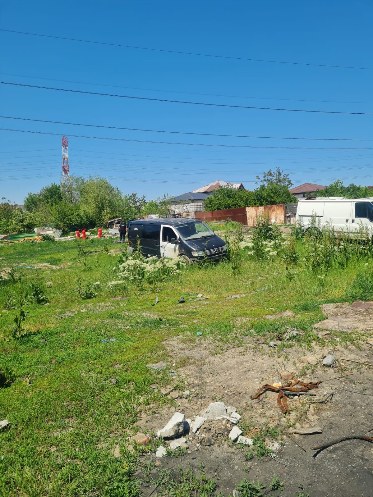 [FOTO] Zeci de tone de deșeuri confiscate la Sintești-Jilava. Buzoianu: ”Vorbim despre un fenomen complex care cere acțiune” - Poza 16