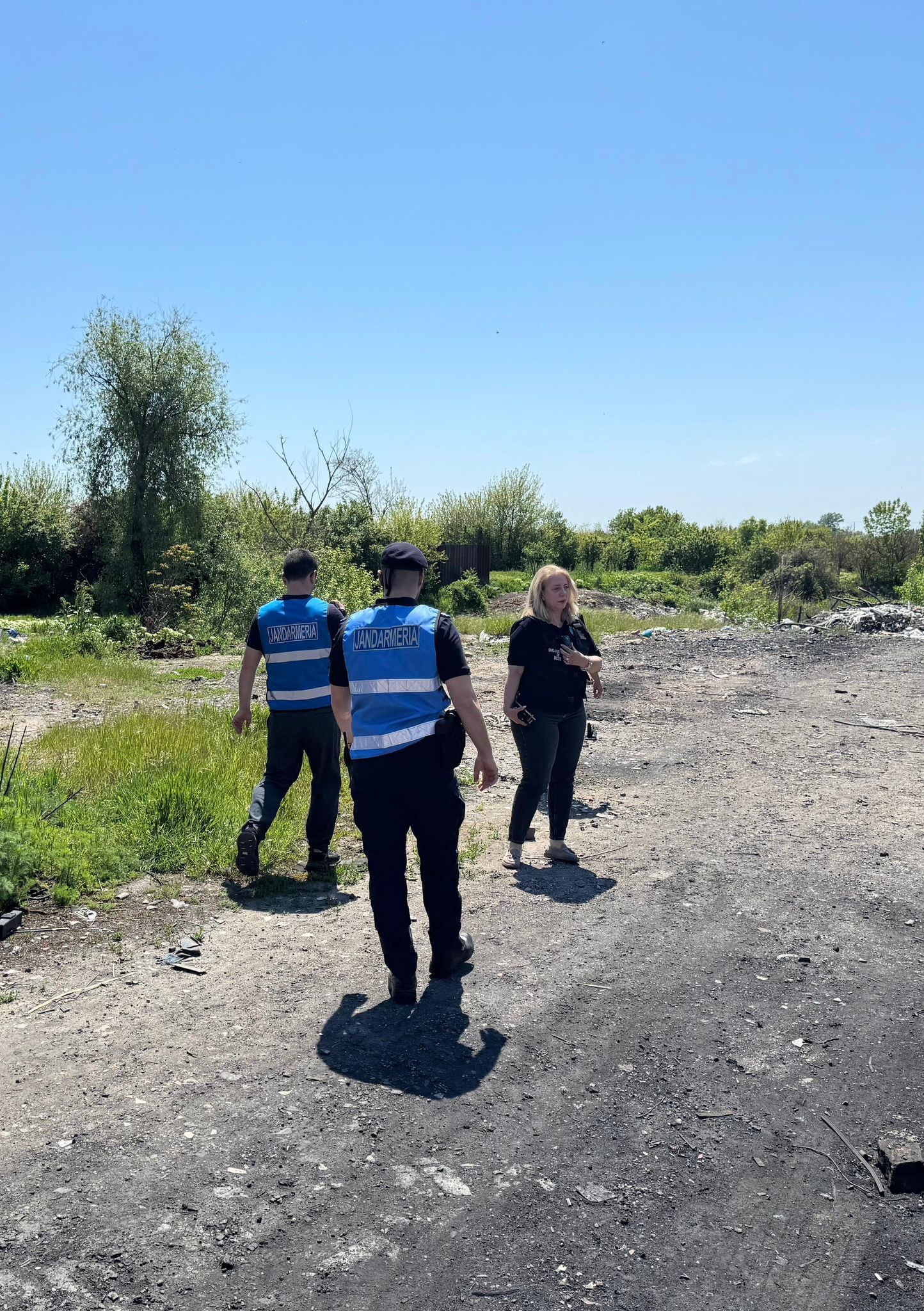 [FOTO] Zeci de tone de deșeuri confiscate la Sintești-Jilava. Buzoianu: ”Vorbim despre un fenomen complex care cere acțiune” - Poza 4