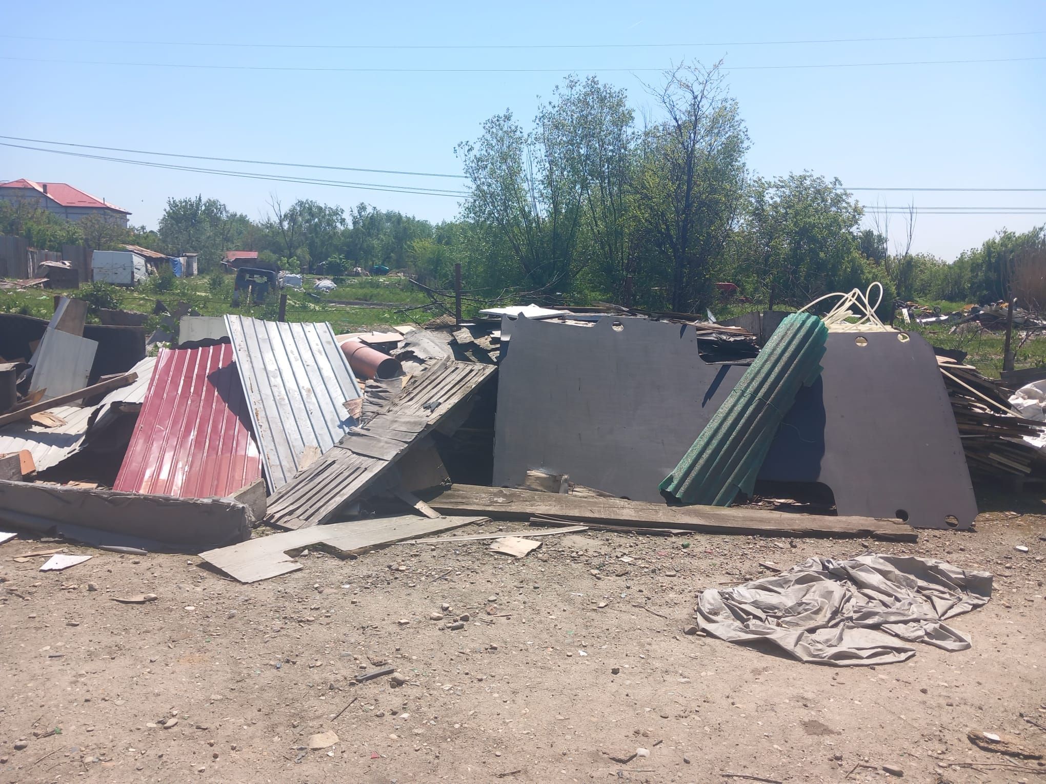 [FOTO] Zeci de tone de deșeuri confiscate la Sintești-Jilava. Buzoianu: ”Vorbim despre un fenomen complex care cere acțiune” - Poza 19