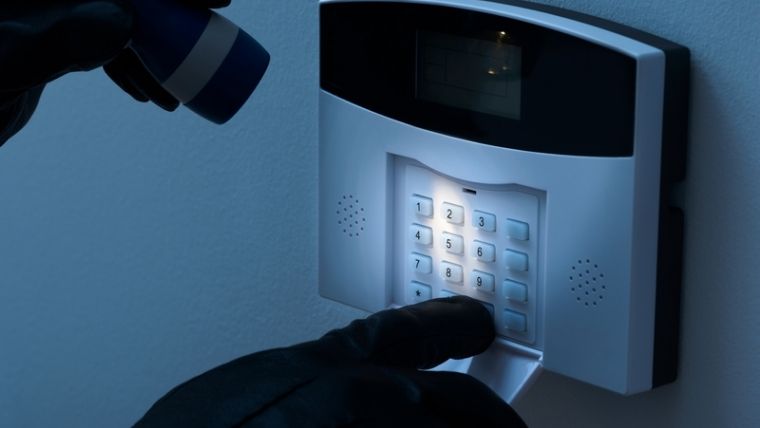 Oferte eMAG: Sisteme inteligente de alarma pentru orice locuinta