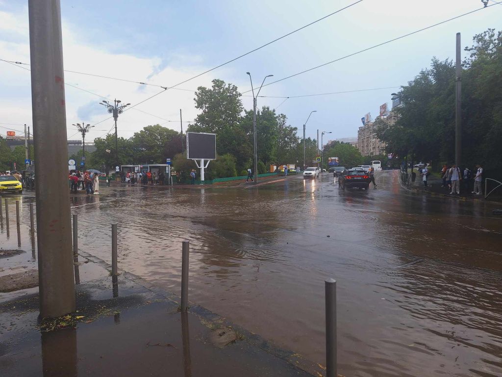 Furtună cu grindină în Capitală: Bucureștenii, dar și RO-ALERT-ul, luați prin surprindere - Imagine 6
