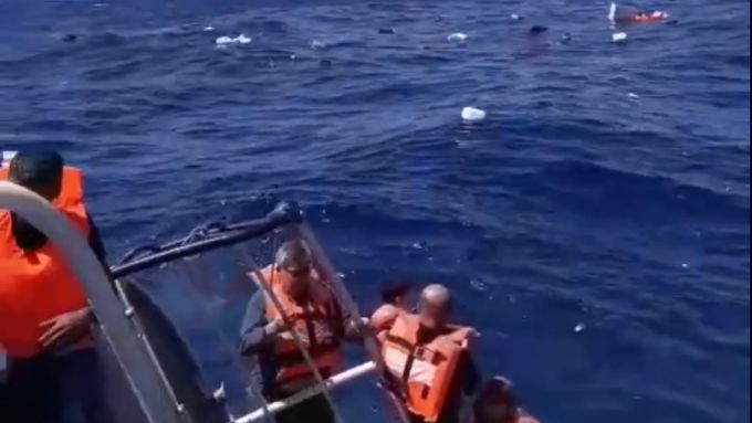 Incident maritim în Cipru: un feribot cu sute de persoane la bord s-a răsturnat la scurt timp după plecarea din port