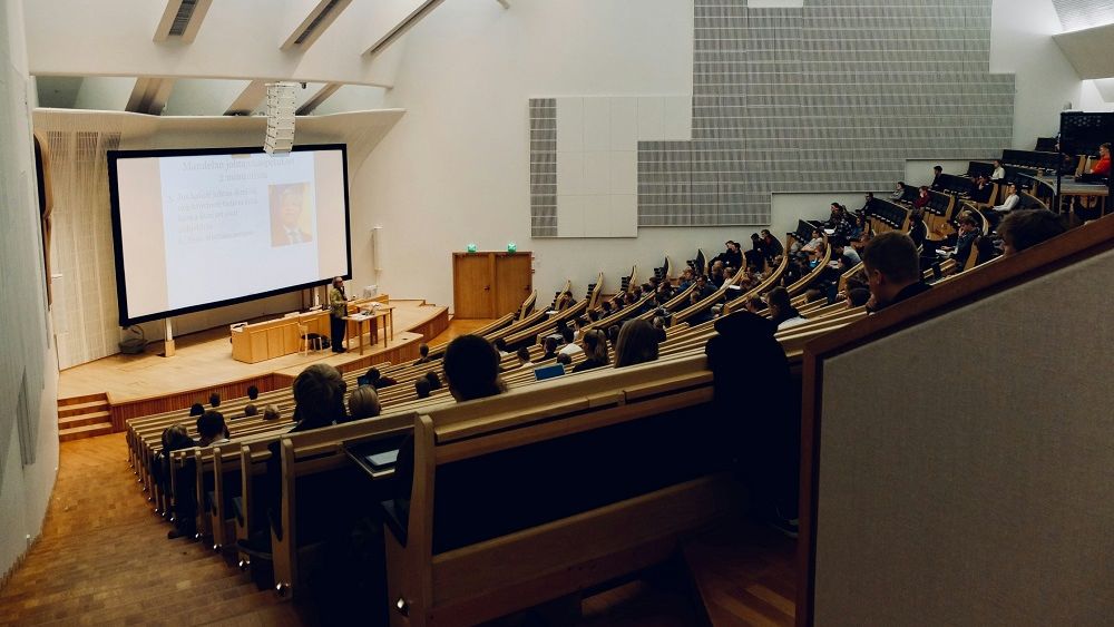 Demografia negativă, o reală problemă pentru instituțiile de învățământ superior