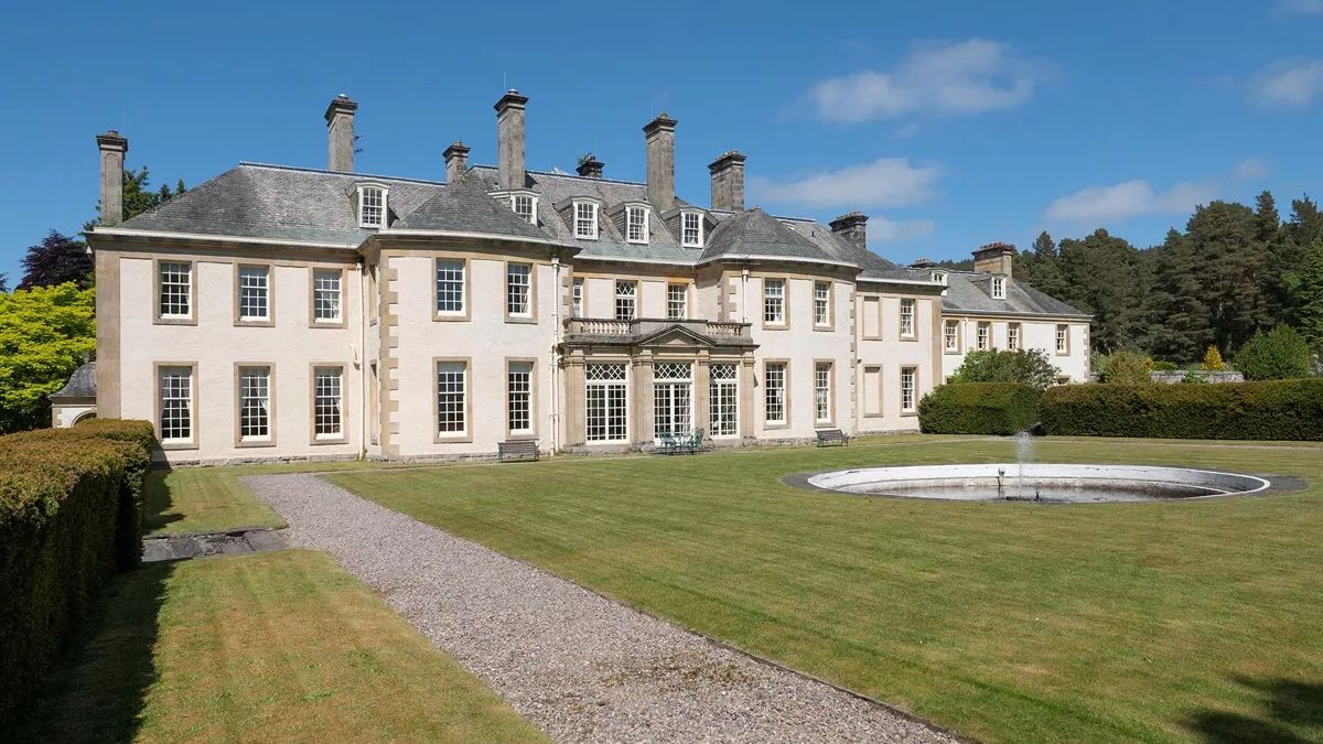 GALERIE FOTO | Bob Dylan își vinde castelul din Scoția, o adevărată „bijuterie” de 3,5 milioane de euro