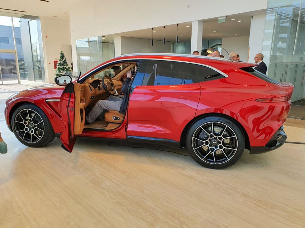 Aston Martin DBX - Imagine 1