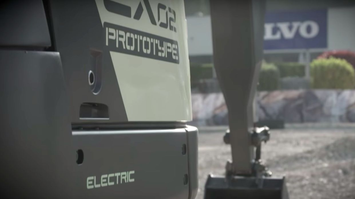 Volvo dezvaluie primul excavator electric